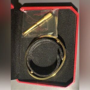 Luxurious Gift-Ready Gold Bracelet with Screw Motifs - NEW